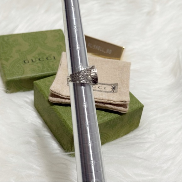 Gucci Interlocking G Paisley Silver Ring (GUC) - Picture 15 of 16